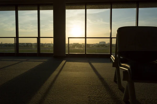 Bench seat in airport terminal — Stock Photo, Image