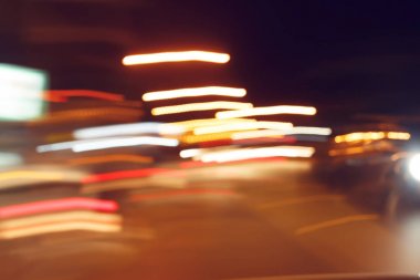 şehir gece sokak yolda araba sürüş trafik ışığı