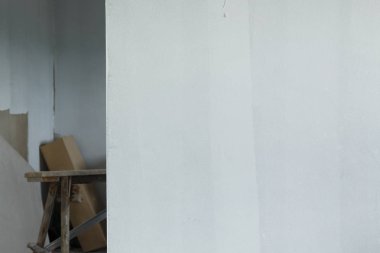 Beyaz çimento duvar odasında inşaat site bina