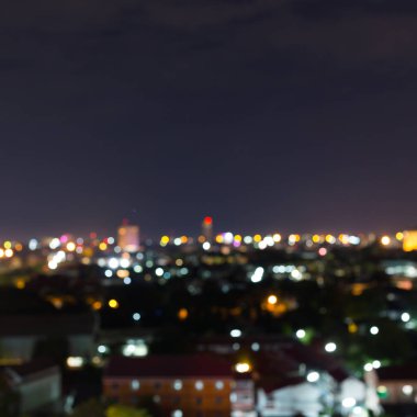 Şehir gece karanlık gökyüzü, soyut bulanıklık bokeh açık renkli ile
