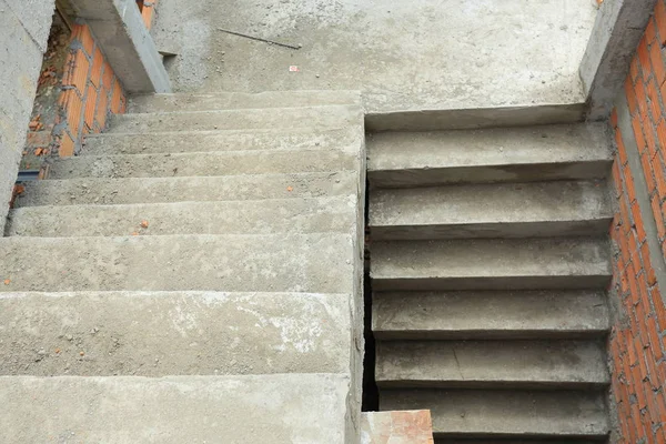 在住宅楼梯水泥混凝土结构 — 图库照片