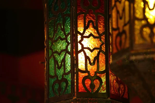 Piękna latarnia vintage wiszące, ramadan ĺ›wietlne — Zdjęcie stockowe