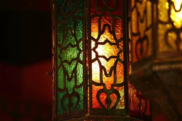 Prachtige vintage lantaarn opknoping, ramadan lichte decoratie — Stockfoto