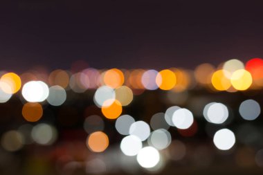 Şehir gece karanlık gökyüzü, soyut bulanıklık bokeh açık renkli ile