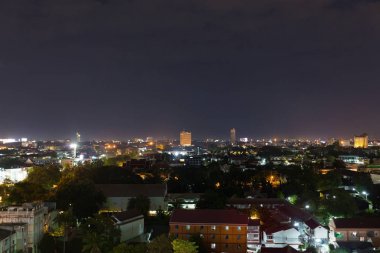 manzara şehir gece dramatik moody karanlık gökyüzü ile