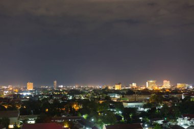 manzara şehir gece dramatik moody karanlık gökyüzü ile