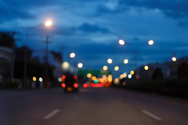 Luz da noite do carro de trânsito na rua da cidade, borrão abstrato — Fotografia de Stock