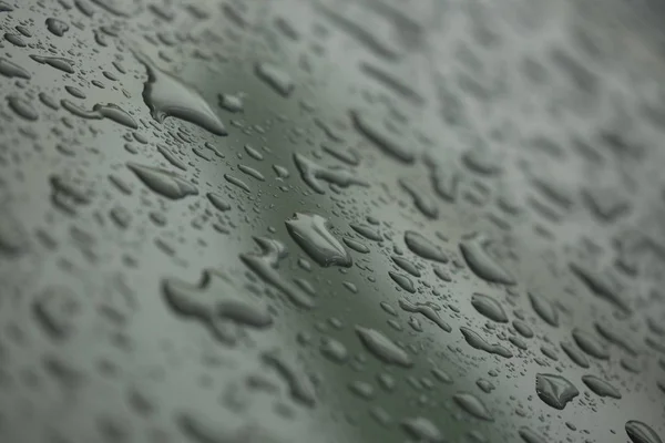 Gotas de lluvia en el coche con revestimiento de vidrio piel de protección — Foto de Stock