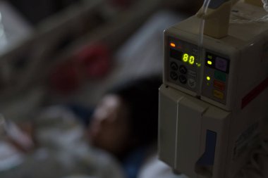 İnfüzyon IV çözüm otomatik makine hasta odası