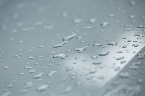 Gotas de lluvia en el coche con revestimiento de vidrio piel de protección — Foto de Stock