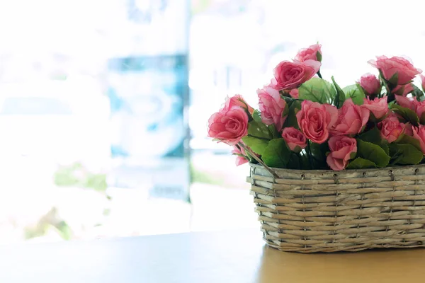 Beautiful bouquet rose pink flower artificial in basket — Stock Photo, Image