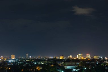 manzara şehir gece dramatik moody karanlık gökyüzü ile