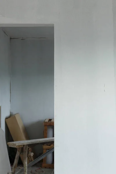 Salle de mur en ciment blanc dans le bâtiment du chantier — Photo