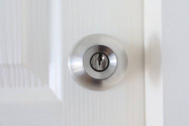 topuzu kapı kilidi kapalı