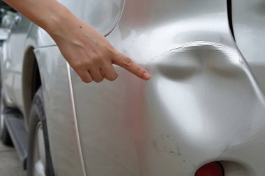 araç araba tampon çarpışma crash zararlardan kırık bereli