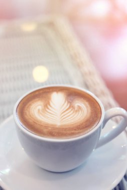 Kalp şekli latte sanat Cafe restaura lezzetli sıcak kahve içecek