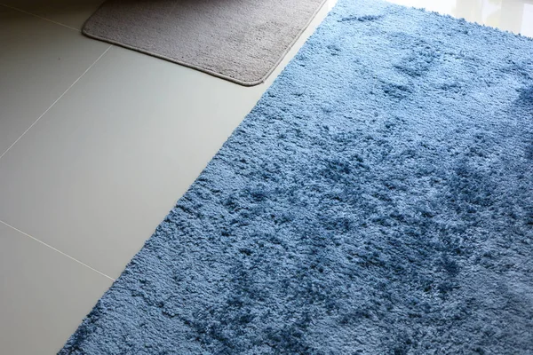 Modrý koberec měkkost textury dekorace podlahy interiér domu — Stock fotografie