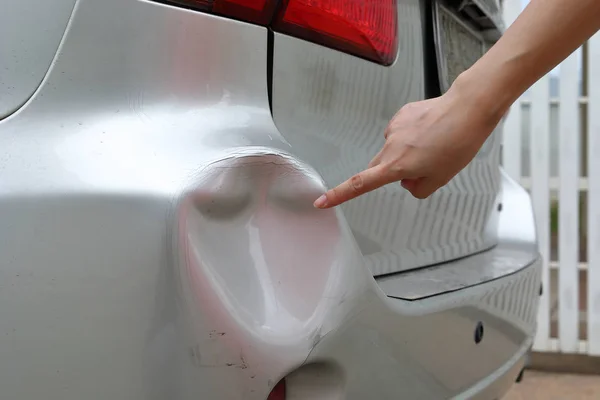 Vozidla auto nárazníku promáčknutý z kolize havárii škody — Stock fotografie