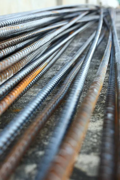 Bewehrungsstangen aus Stahl in der Bauindustrie — Stockfoto