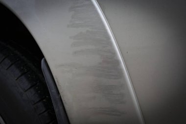 araç araba sıfırdan hasar kaza trafik yolda