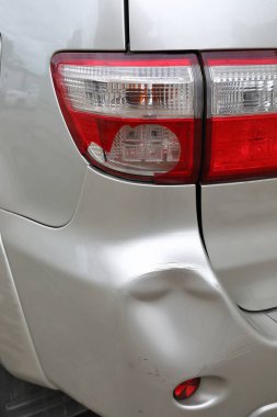 araç araba tampon dent ve çarpışma crash kırık stop lambası