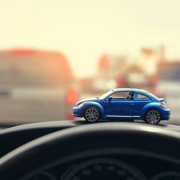 Piccolo giocattolo veicolo auto — Foto Stock