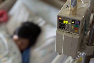 İnfüzyon IV çözüm otomatik makine hasta odası