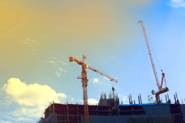 yapı sanayî makine vinç ile şantiye