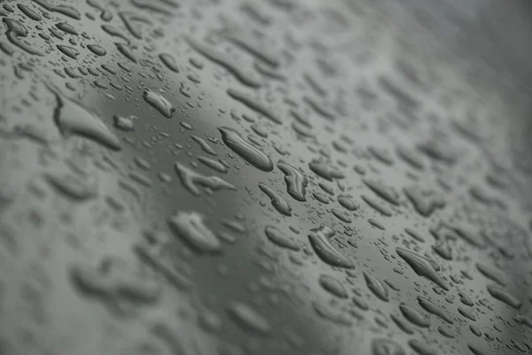 Gotas de lluvia en el coche con revestimiento de vidrio piel de protección — Foto de Stock