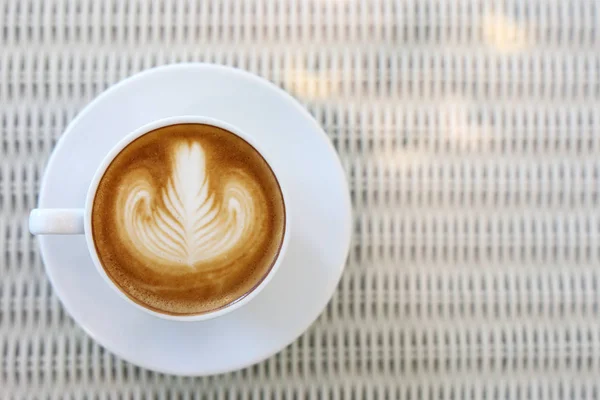 Herzform Latte Art des heißen Kaffeegetränks — Stockfoto