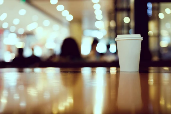 Quitar taza de café vacío espacio de copia en blanco para su texto de diseño — Foto de Stock
