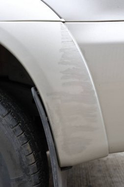 araç araba sıfırdan hasar kaza trafik yolda