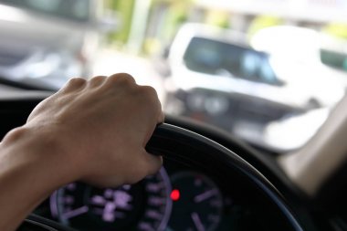 el sürücü kontrolü direksiyon araç araba