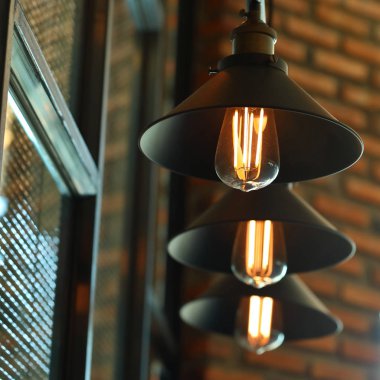 kafede vintage ışık lambası iç