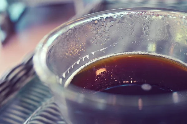 Американо гарячий чорний кавовий напій в кафе — стокове фото