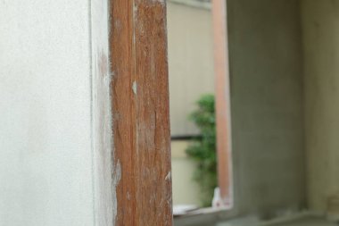 İnşaat sektöründe ahşap kapı çerçevesi