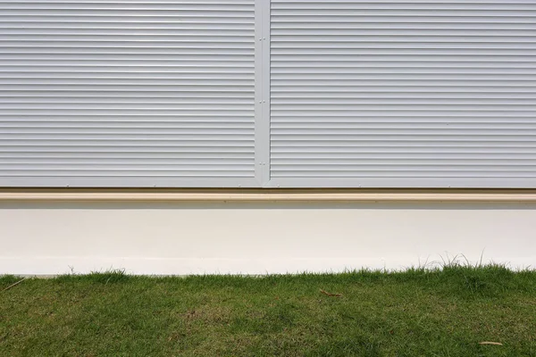 Puerta de cierre de aluminio de metal moderno — Foto de stock