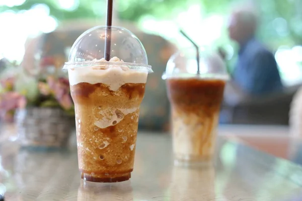 Bebida fría de café helado en la cafetería —  Fotos de Stock