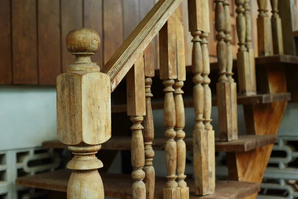 Wooden balustrade and banister carve design of staircase — Stok fotoğraf