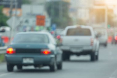 kentsel yolda araba sürüş, görüntü bulanıklığı arka plan