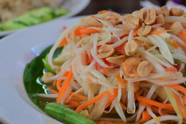 Comida tailandesa, salada de mamão picante — Fotografia de Stock