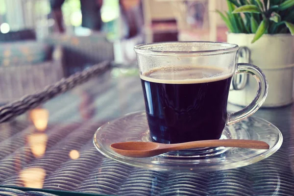 Americano minuman kopi hitam panas di kafe — Stok Foto