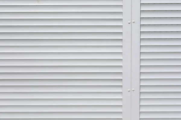 Serranda bianca chiusa sicurezza in casa moderna — Foto Stock
