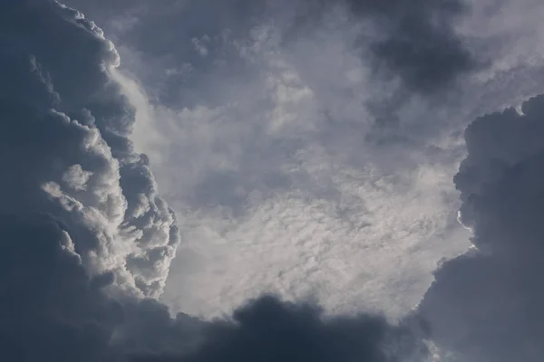 Gelap awan badai di langit dramatis murung — Stok Foto