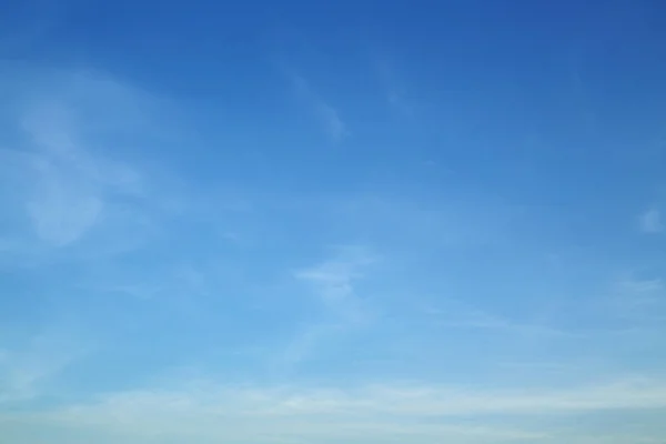 Açık mavi gökyüzü arkaplanı — Stok fotoğraf