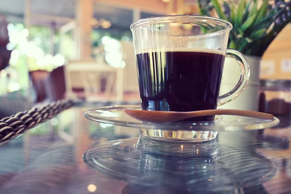 Americano minuman kopi hitam panas di kafe — Stok Foto