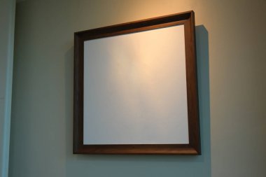 boş kahverengi ahşap çerçeve kenarı resim ya da resim yan oturma odasındaki duvar arkaplan dekorasyonu için