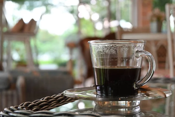 Kopi panas hitam minum di kafe — Stok Foto