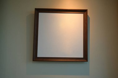 boş kahverengi ahşap çerçeve kenarı resim ya da resim yan oturma odasındaki duvar arkaplan dekorasyonu için