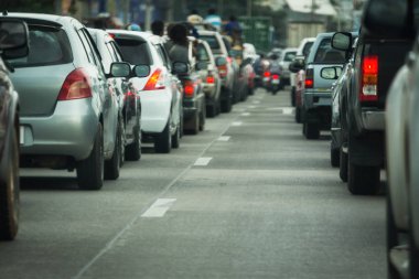 yol acele saat trafik sıkışıklığı
